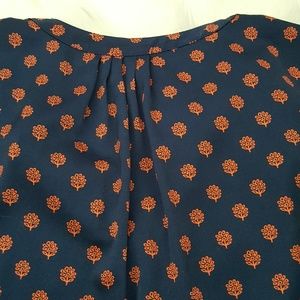 Liz Claiborne pretty navy blue top